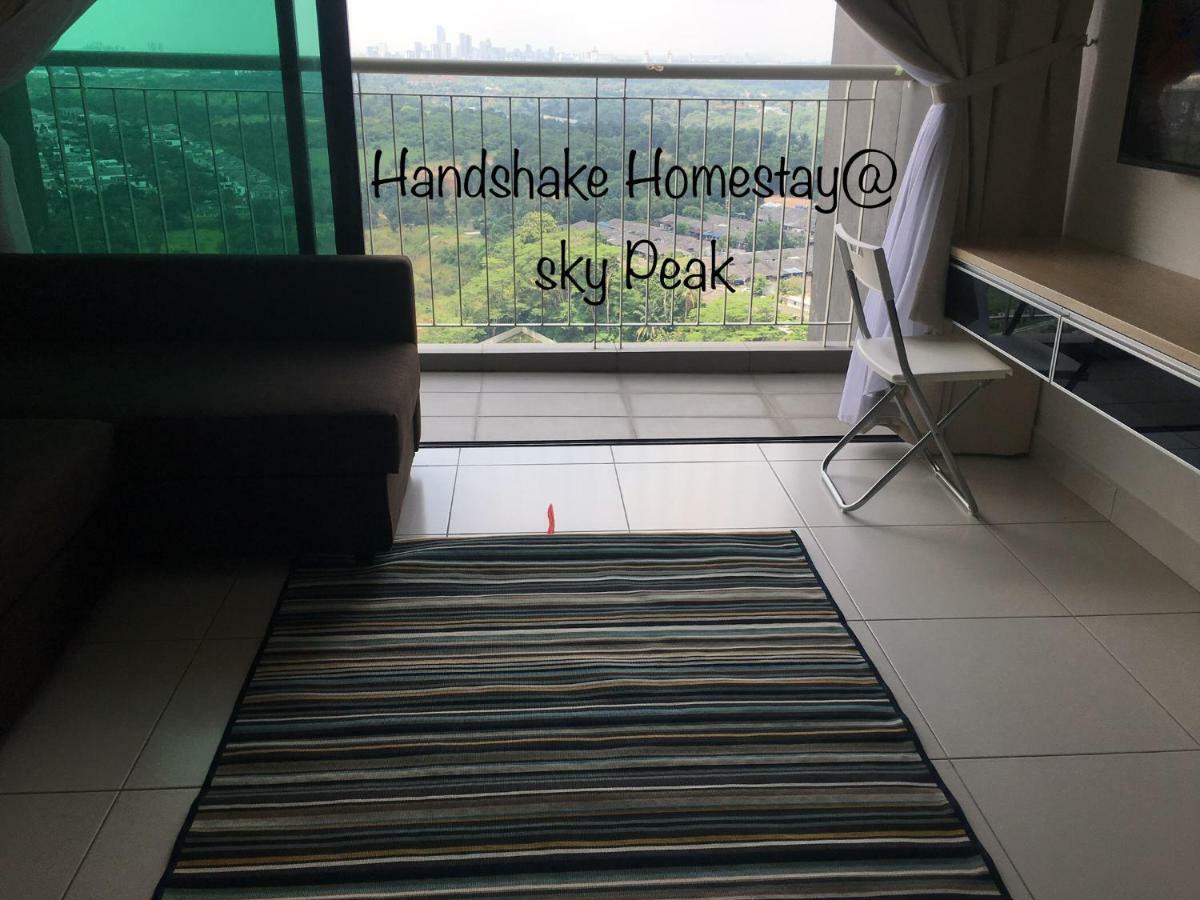 Handshake Homestays @ Sky Peak Setia Tropika *