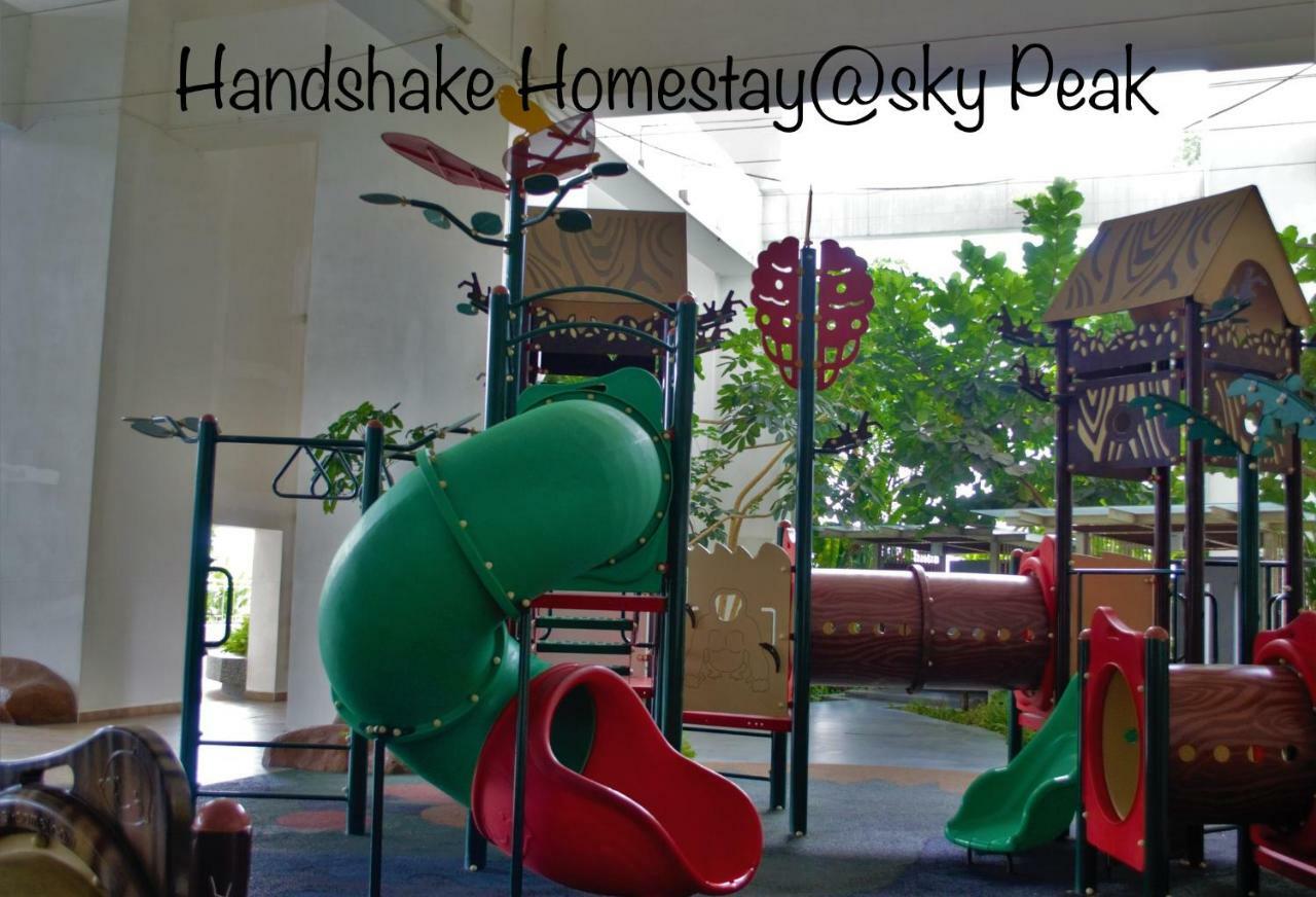 Handshake Homestays @ Sky Peak Setia Tropika * Johor Bahru