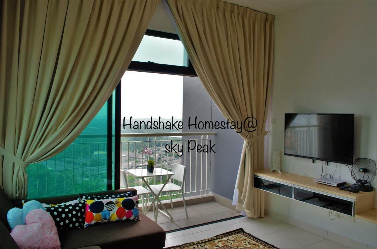 Pangsapuri Handshake Homestays @ Sky Peak Setia Tropika