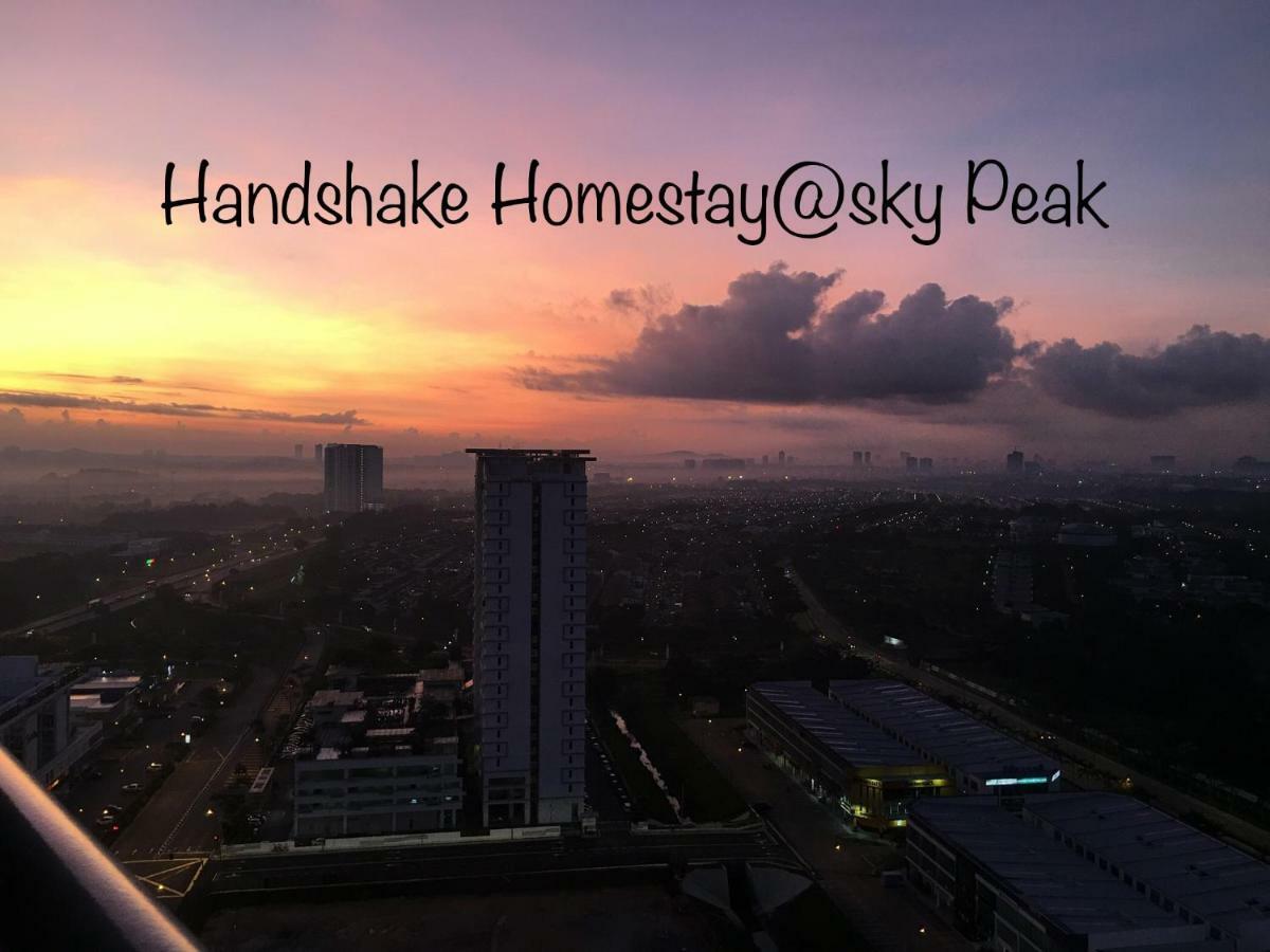Pangsapuri Handshake Homestays @ Sky Peak Setia Tropika *