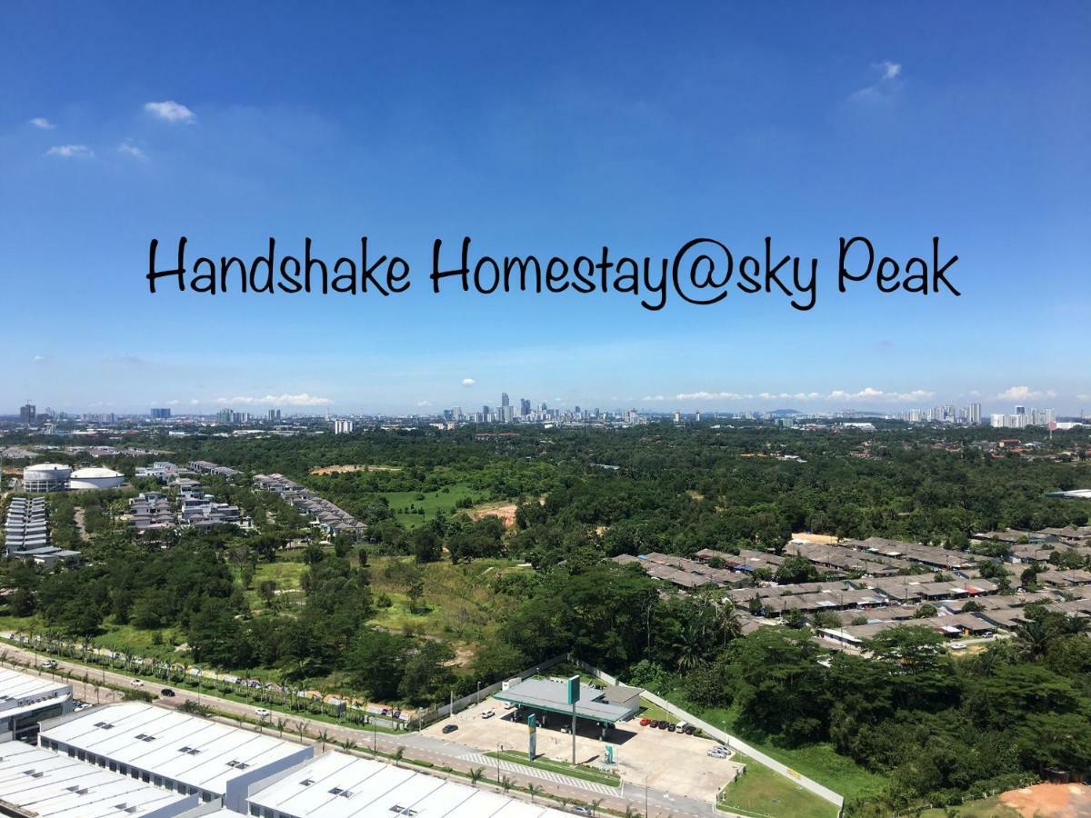 Handshake Homestays @ Sky Peak Setia Tropika *