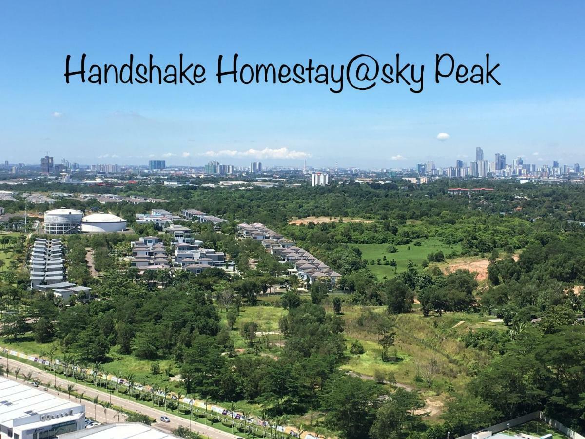 Pangsapuri Handshake Homestays @ Sky Peak Setia Tropika *