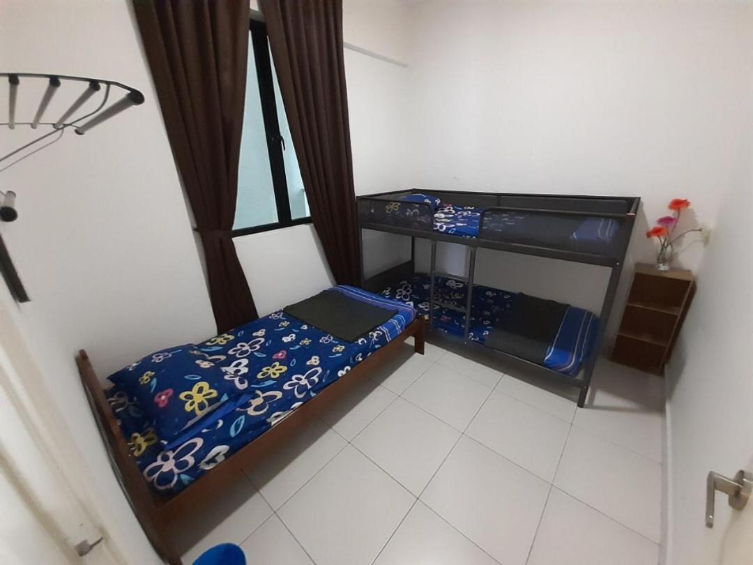 Handshake Homestays @ Sky Peak Setia Tropika Johor Bahru