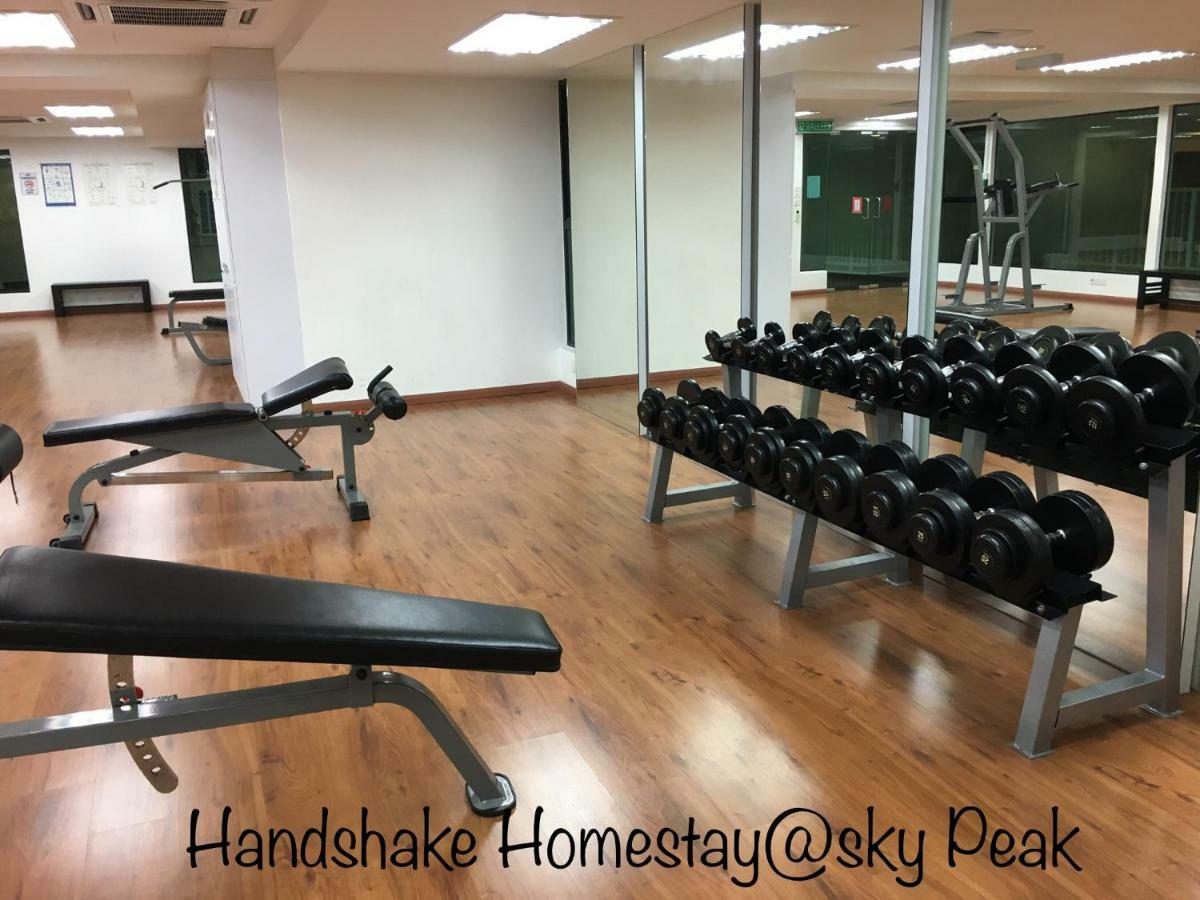 Handshake Homestays @ Sky Peak Setia Tropika *